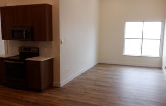 2 beds, 1 bath, $1,095