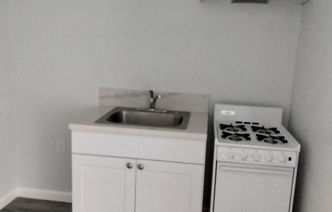 Studio, 1 bath, 400 sqft, $1,790, Unit 105