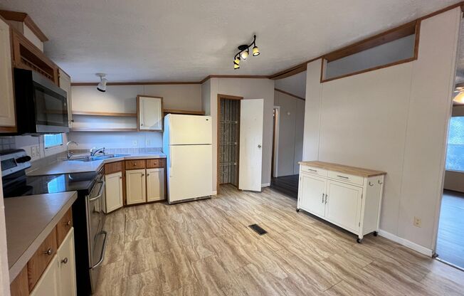 3 beds, 2 baths, $1,665