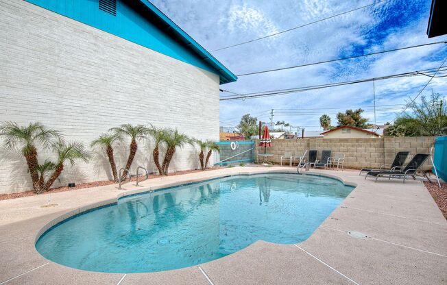AMAZING LOWER REMODELED*1BD*1BA*CENTRAL AIR/HEAT*HWFLS*STAINLESS STEEL APPLIANCES*PARKING*POOL*IN THE HEART OF TEMPE