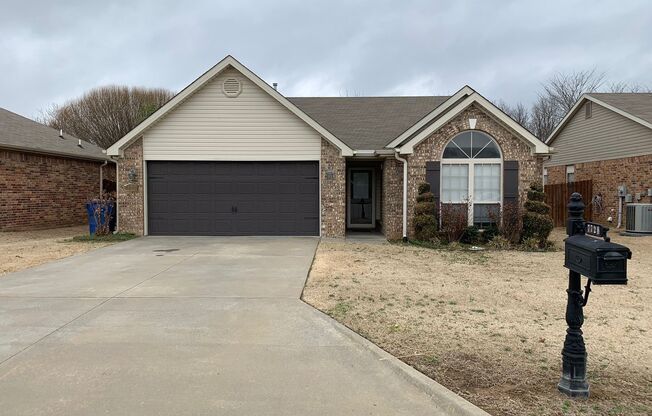 Beautiful Brick 3 Bed 2 Bath for Rent in Fort Smith!