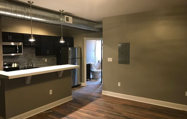 2 beds, 1 bath, $1,575, Unit Apt. #8