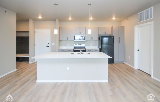 2 beds, 2 baths, 1,092 sqft, $1,750, Unit 5521-5430