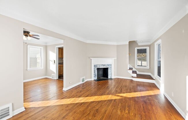 304 E 248 ST