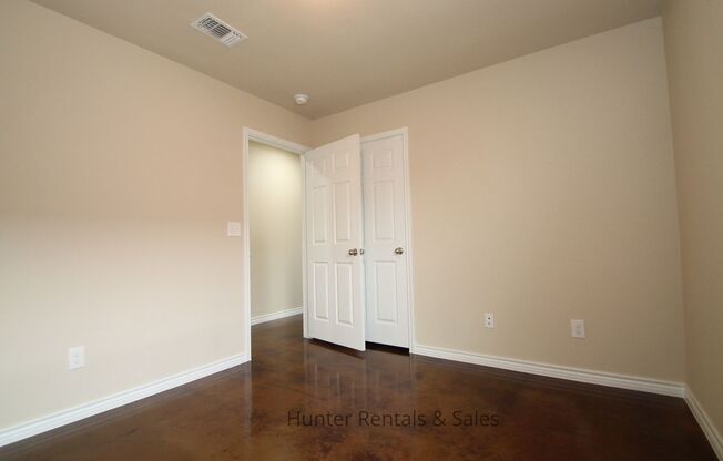 3 beds, 2 baths, $1,395, Unit Unit B