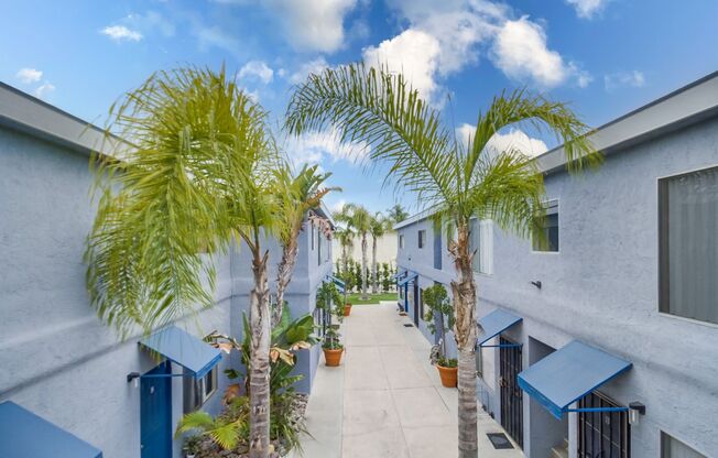 *OPEN HOUSE: 5/18 12-2PM* 2 BR Apartment in Imperial Beach with 2 Parking Spaces!