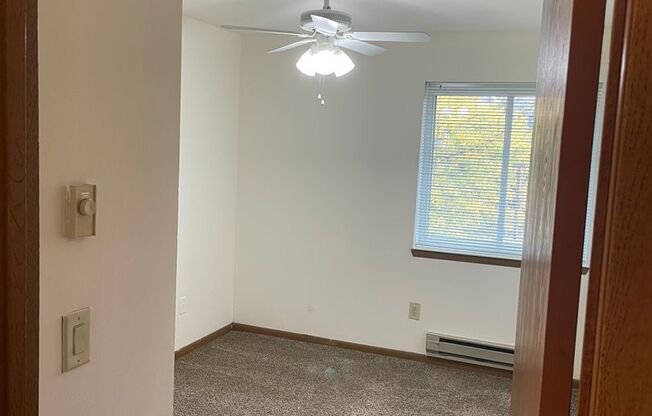 3 beds, 1 bath, 1,040 sqft, $1,695, Unit 3172-303