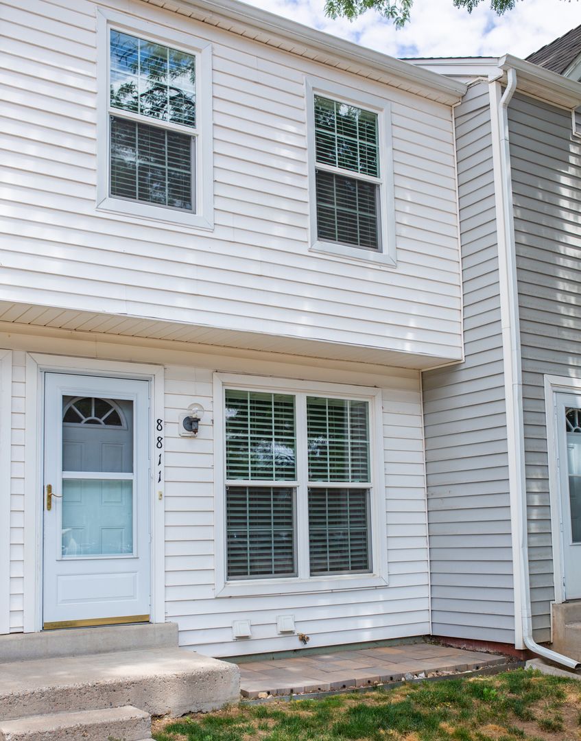 Nice 2 Bedroom Townhome in Lakewood
