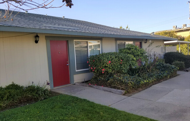 1 bed, 1 bath, 700 sqft, $1,425, Unit 38