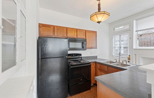 3 beds, 1.5 baths, 1,410 sqft, $1,300, Unit 3