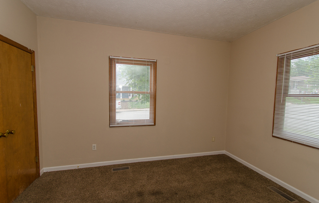 4 beds, 1 bath, $2,150