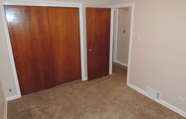 2 beds, 1 bath, $1,900