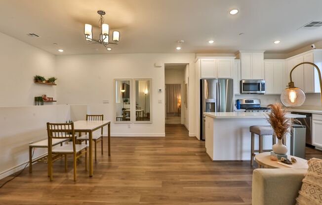 2 bedroom Condo- near the M