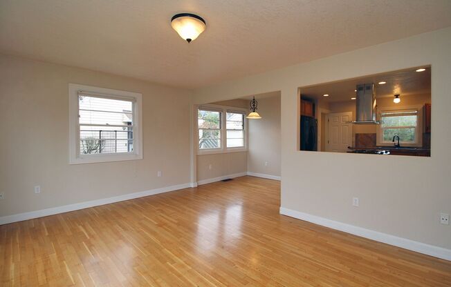 Woodlawn Wonder!  Fab Mid-Century Ranch close to NE Dekum Shopping, Dining