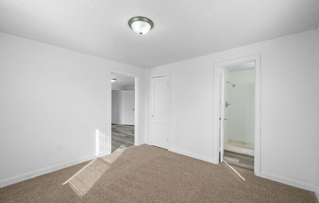 2 beds, 1 bath, 650 sqft, $595, Unit Rear