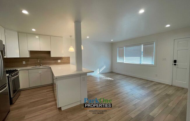 2 beds, 1 bath, 726 sqft, $3,250