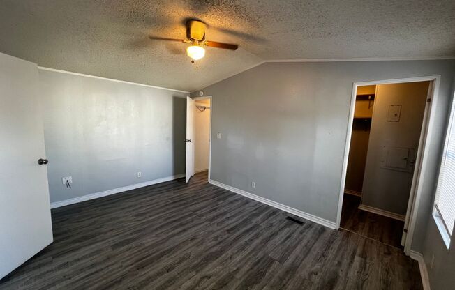 3 beds, 2 baths, $1,075, Unit Space 336