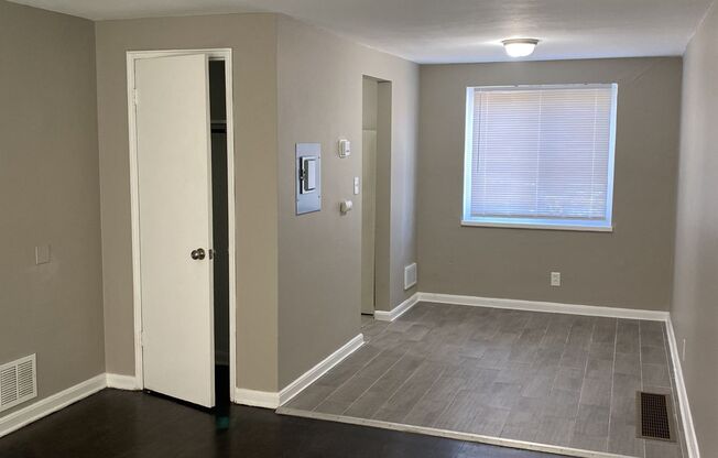 2 beds, 1 bath, 1,287 sqft, $795, Unit #14