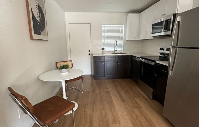 1 bed, 1 bath, 563 sqft, $1,370, Unit 220