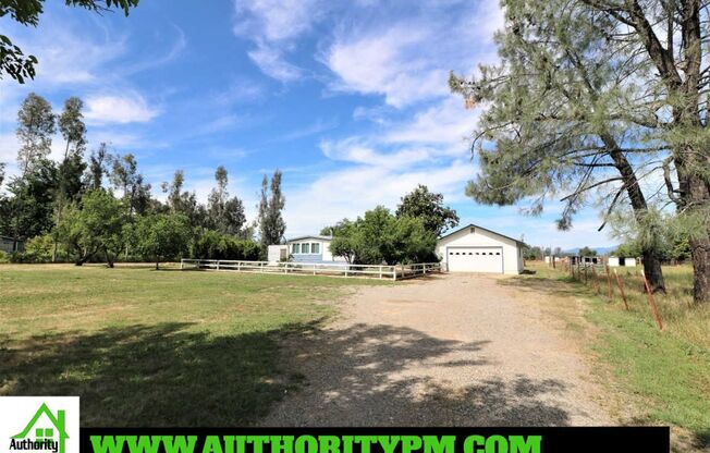 5182 Poplar Ave - Cozy Country Home with Fenced Yard