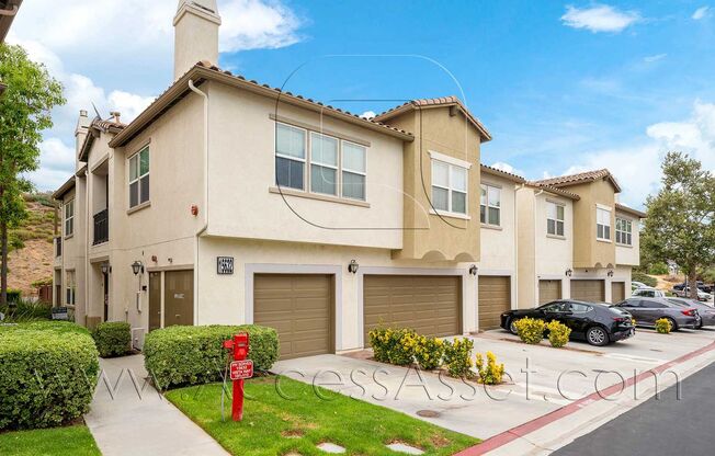 Charming 3 Bedroom/2.5 Bath Townhouse In Lake Elsinore!
