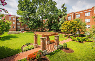 Hayes House courtyard and pergola