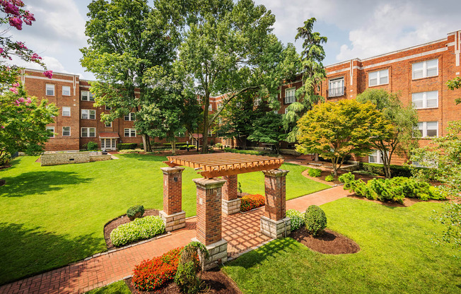 Hayes House courtyard and pergola