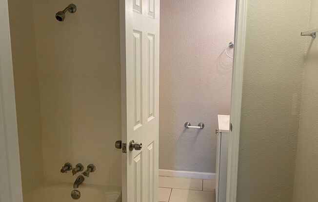 1 bed, 1 bath, 600 sqft, $975, Unit 106