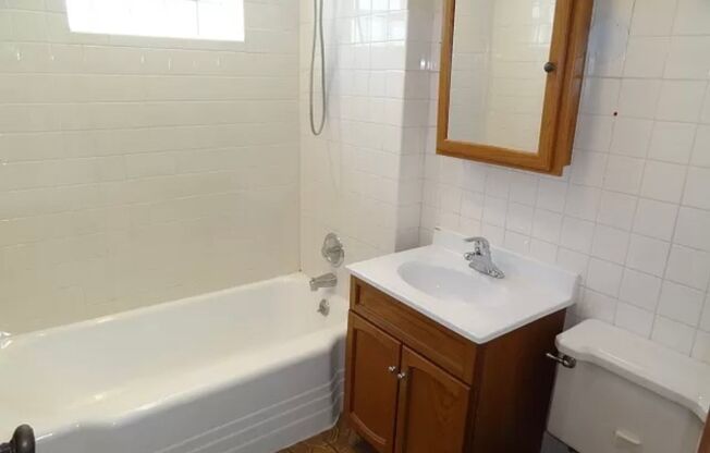Portage Park apartment! 2 Bedroom with large yard!
