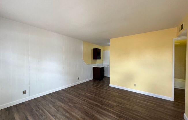 2 beds, 1 bath, $1,295