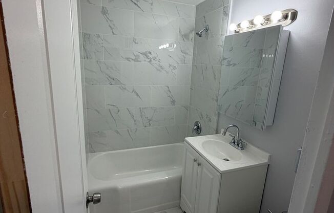 2 beds, 1 bath, $1,595, Unit 508