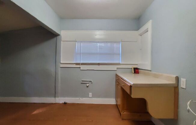 2 beds, 1 bath, $1,700