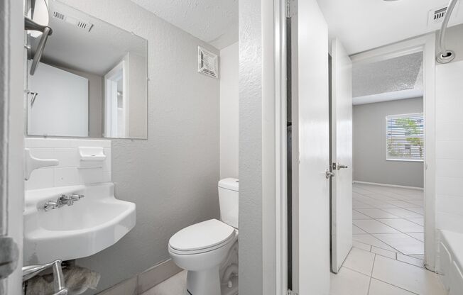 2 beds, 1.5 baths, 850 sqft, $1,575, Unit B111