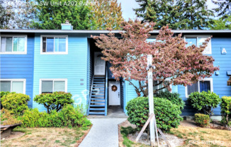 Renovated Bright and Open 2/2