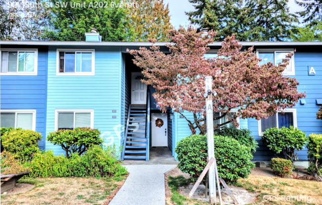 Renovated Bright and Open 2/2