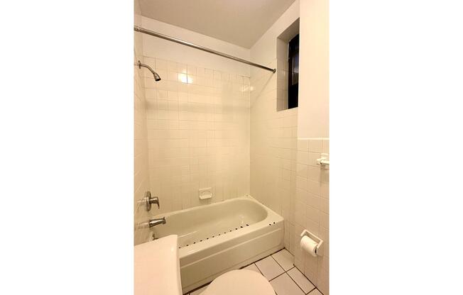 1 bed, 1 bath, $2,600, Unit 6