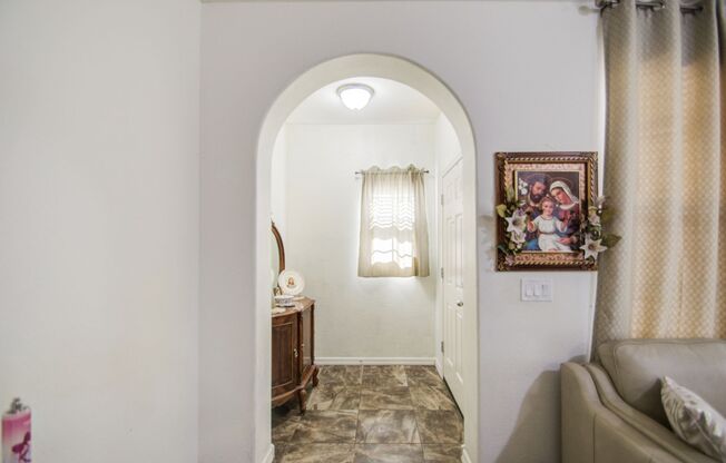 Cooley Station Stunning 3 bedroom!