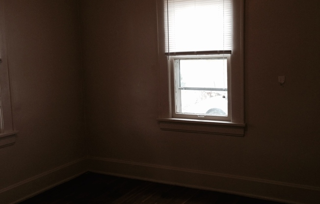 3 bed, 1 bath house just steps from Missouri State University