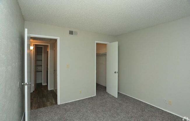 2 beds, 1 bath, 900 sqft, $1,051, Unit 14H