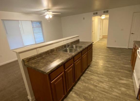 2 beds, 1 bath, 750 sqft, $1,000