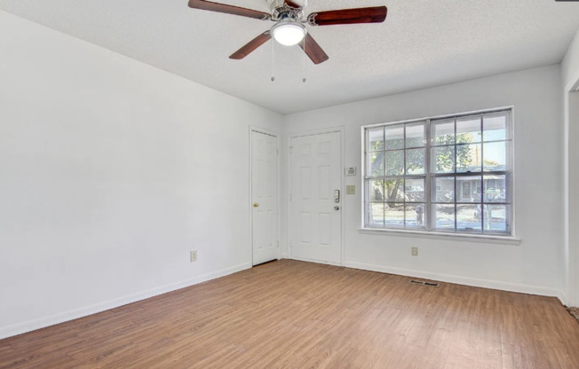 3 beds, 1 bath, $1,225