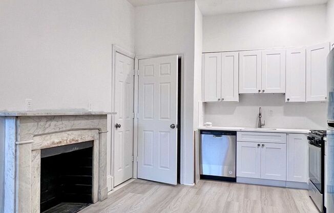 Newly Renovated 2 BR Bi-Level w/ In Unit Washer / Dryer *Now Offering One Month's Rent Free*