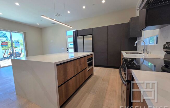 Brand New Build - 2/2 Cottage, Fenced Yard, Quartz Kitchen, W/D