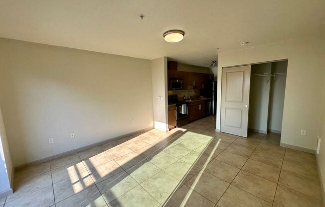 Studio, 1 bath, 430 sqft, $1,599, Unit Unit 302