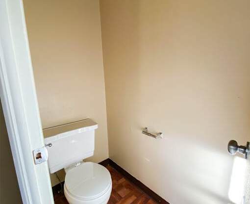 Townhouse 1/2 Bath