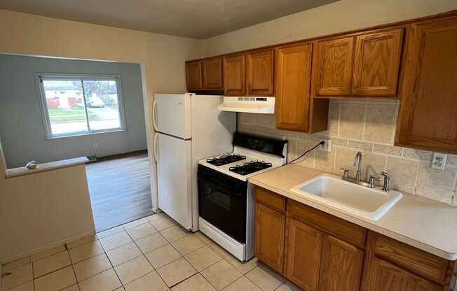 3 beds, 1 bath, $1,400