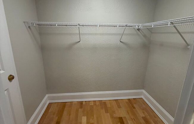 2 beds, 1 bath, 800 sqft, $1,475, Unit 200