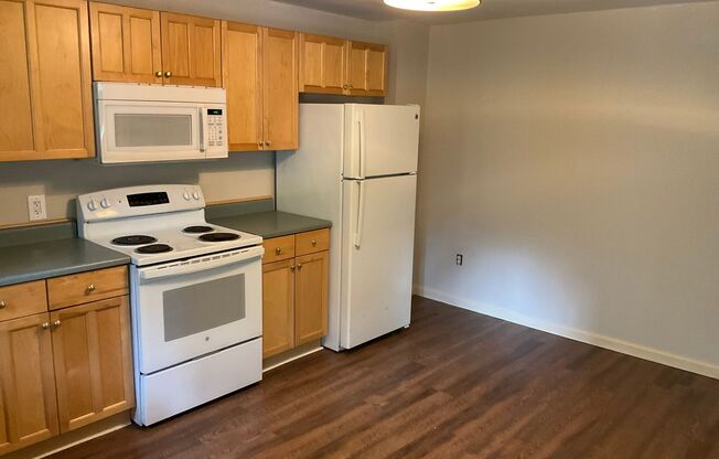 168 Center Avenue (White Glove)