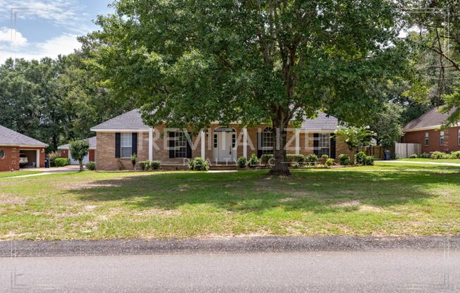 Beautiful 3 Bedroom/3 Bathroom Home in Semmes!