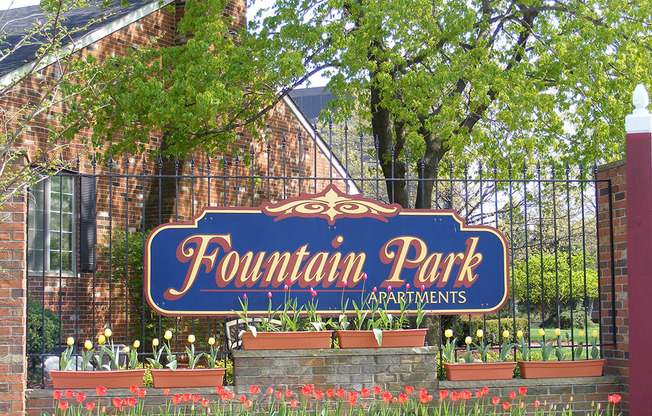 a sign that reads fountains park apartments